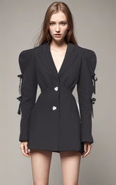 Mini-robes torsadées devant pour col en V avec boutons épissés